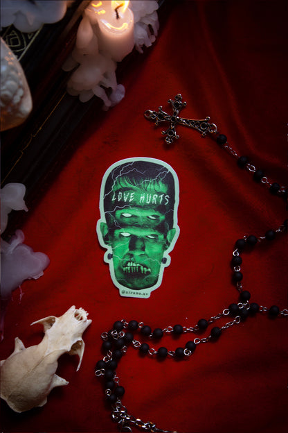 "LOVE HURTS" | ADESIVO