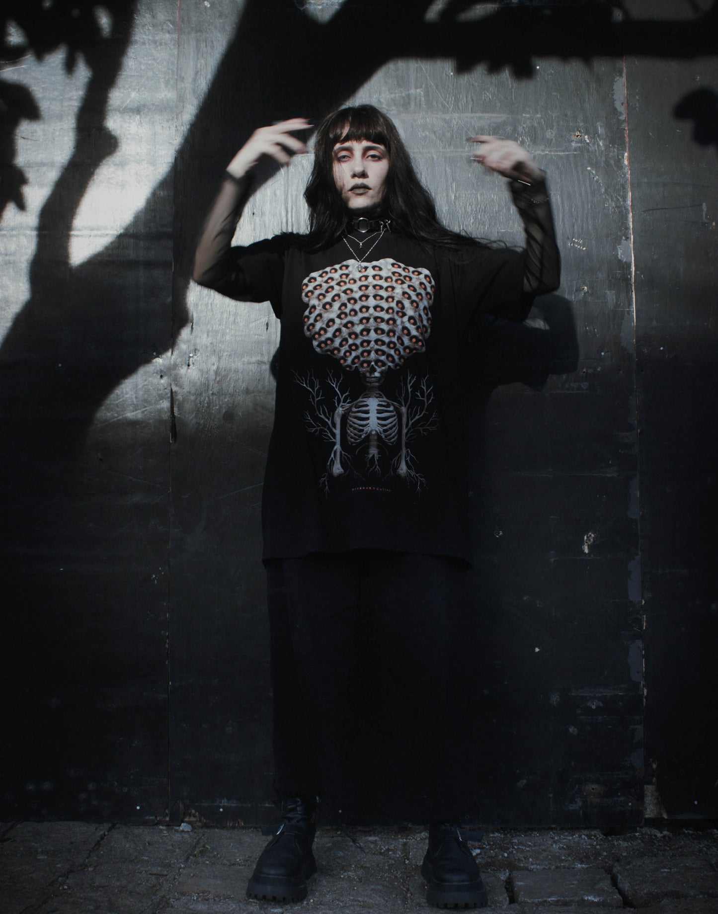 CAMISETA TREEPOPHOBIC HORROR | EDIÇÃO LIMITADA | TINTA REATIVA À LUZ NEGRA